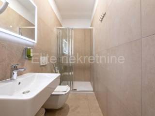 Flat in a building, Sale, Pula, Pula