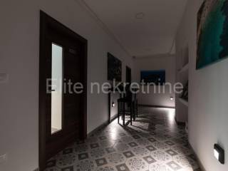 Flat in a building, Sale, Pula, Pula