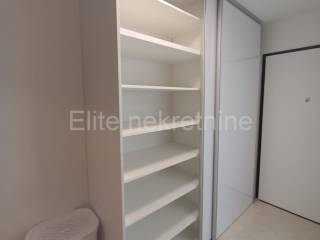 Flat in a building, Rent, Rijeka, Zapad