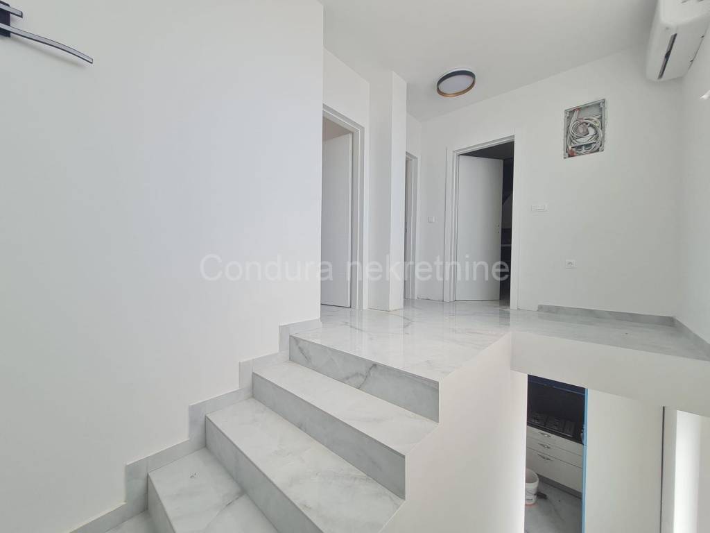 Apartment with a garden, Sale, Vir, Vir
