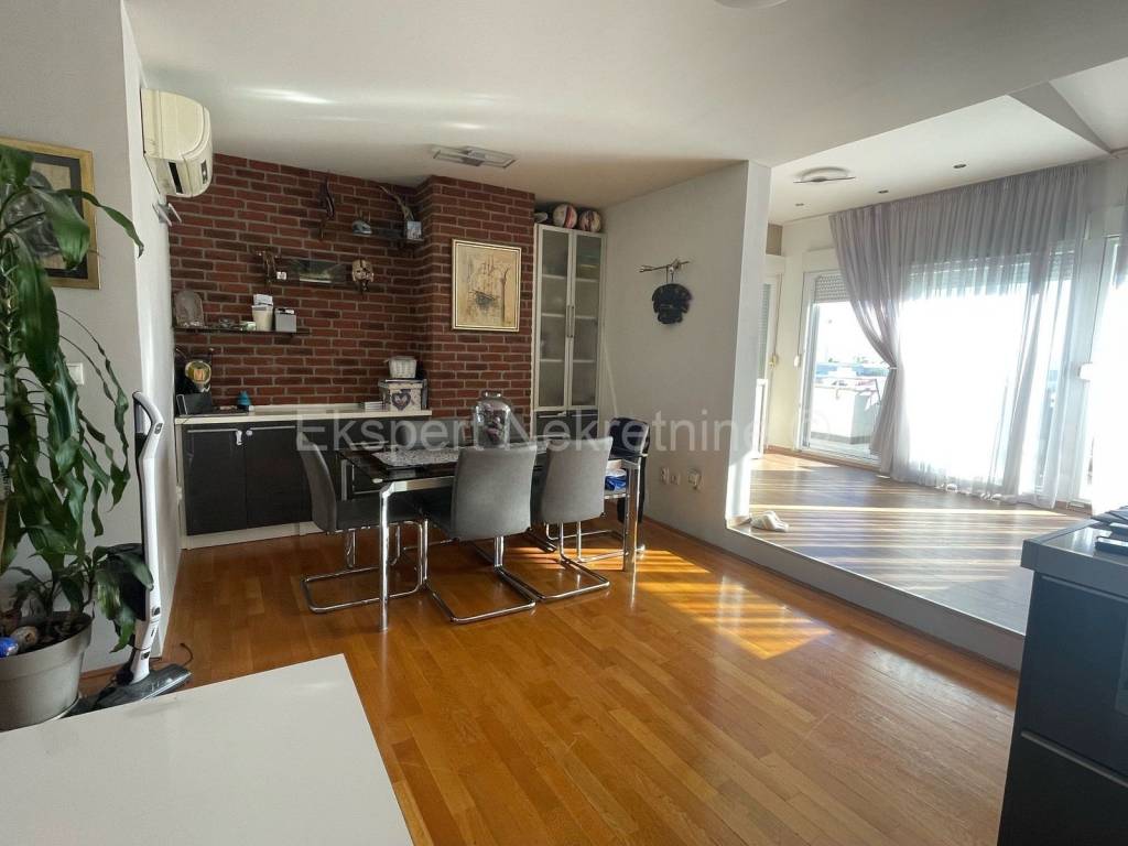 Flat in a building, Sale, Split, Split