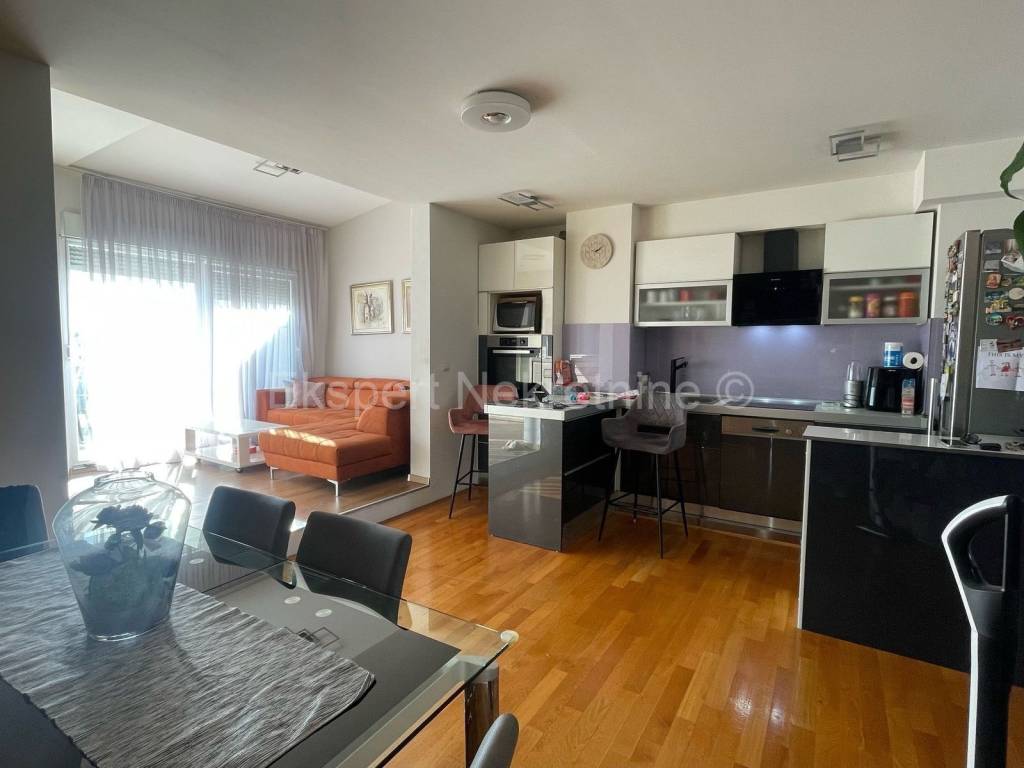 Flat in a building, Sale, Split, Split