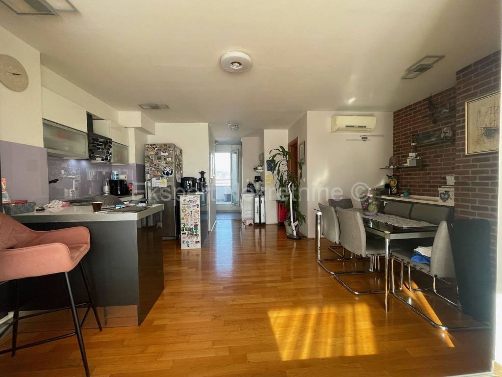 Flat in a building, Sale, Split, Split