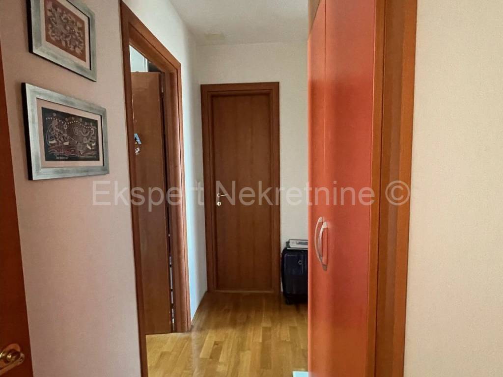 Flat in a building, Sale, Split, Split