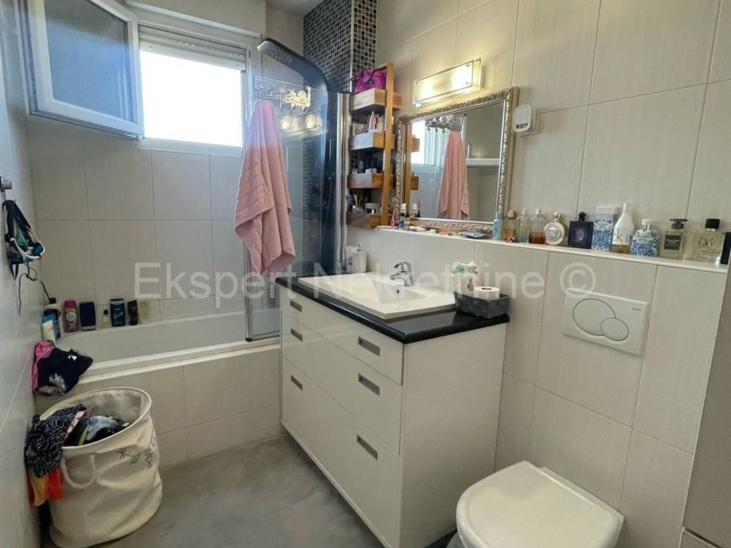 Flat in a building, Sale, Split, Split