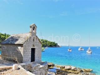 Stone house, Sale, Milna, Milna