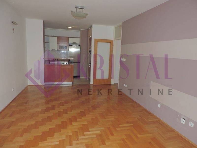 Flat in building, Rent, Zagreb, Gornja Dubrava