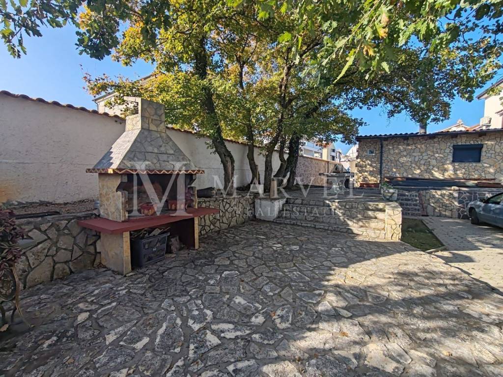 Apartment with a garden, Sale, Malinska-dubašnica, Malinska