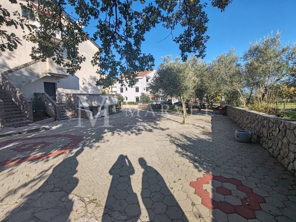 Apartment with a garden, Sale, Malinska-dubašnica, Malinska