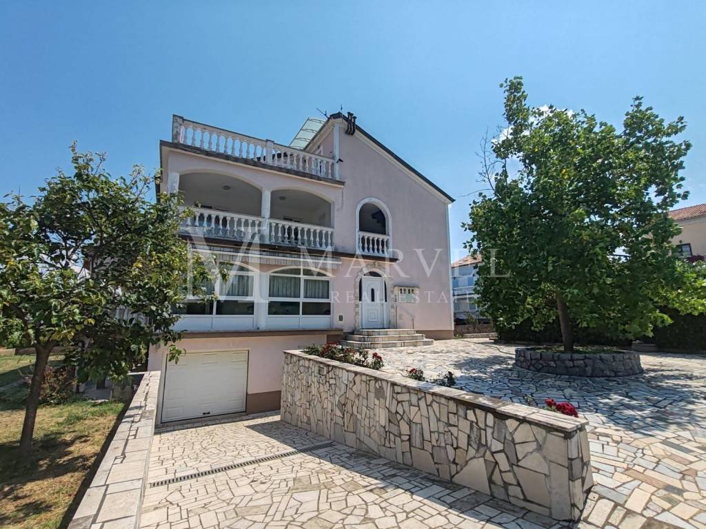 Apartment with a garden, Sale, Malinska-dubašnica, Malinska