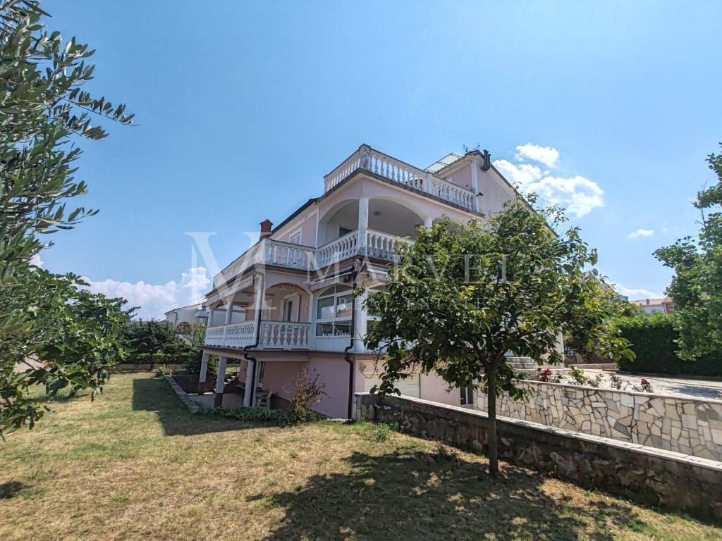 Apartment with a garden, Sale, Malinska-dubašnica, Malinska