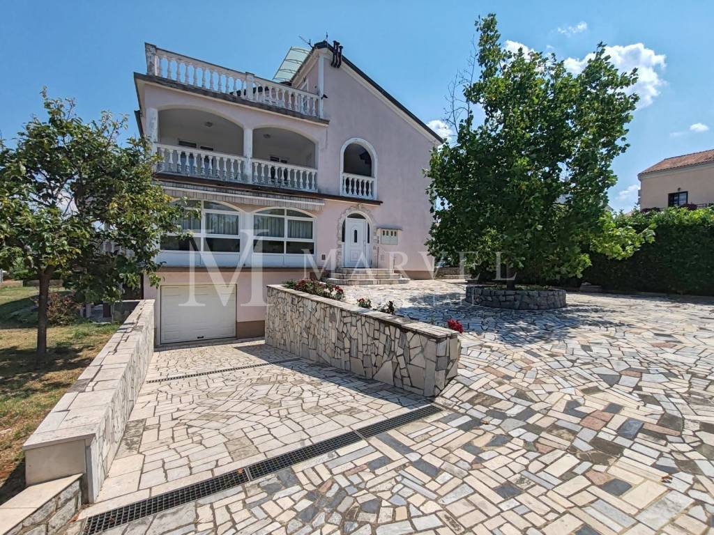 Apartment with a garden, Sale, Malinska-dubašnica, Malinska