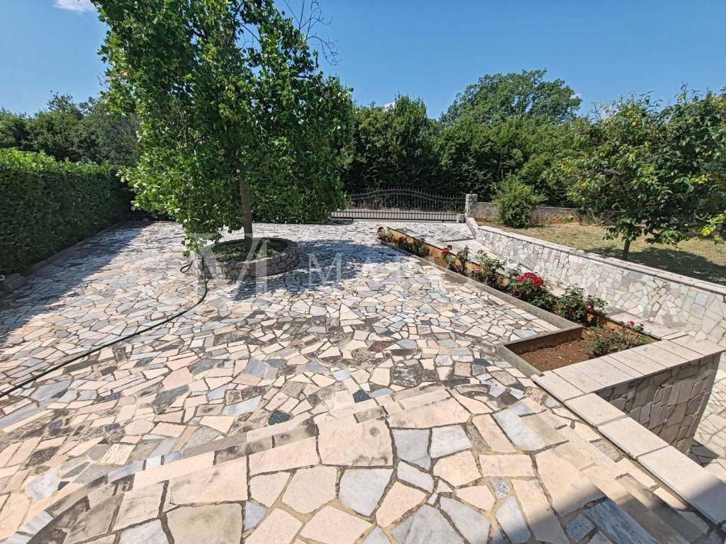 Apartment with a garden, Sale, Malinska-dubašnica, Malinska