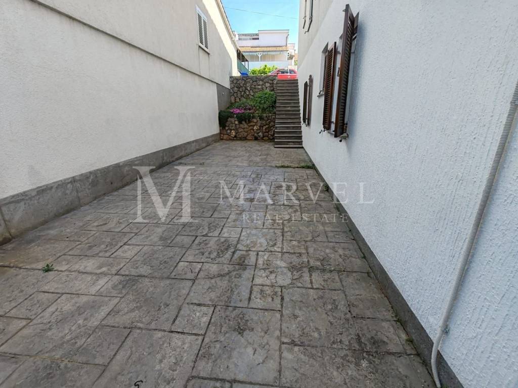 Apartment with a garden, Sale, Malinska-dubašnica, Malinska