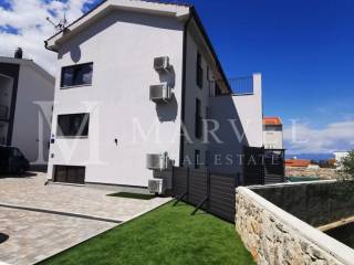 Apartment with a garden, Sale, Malinska-dubašnica, Malinska