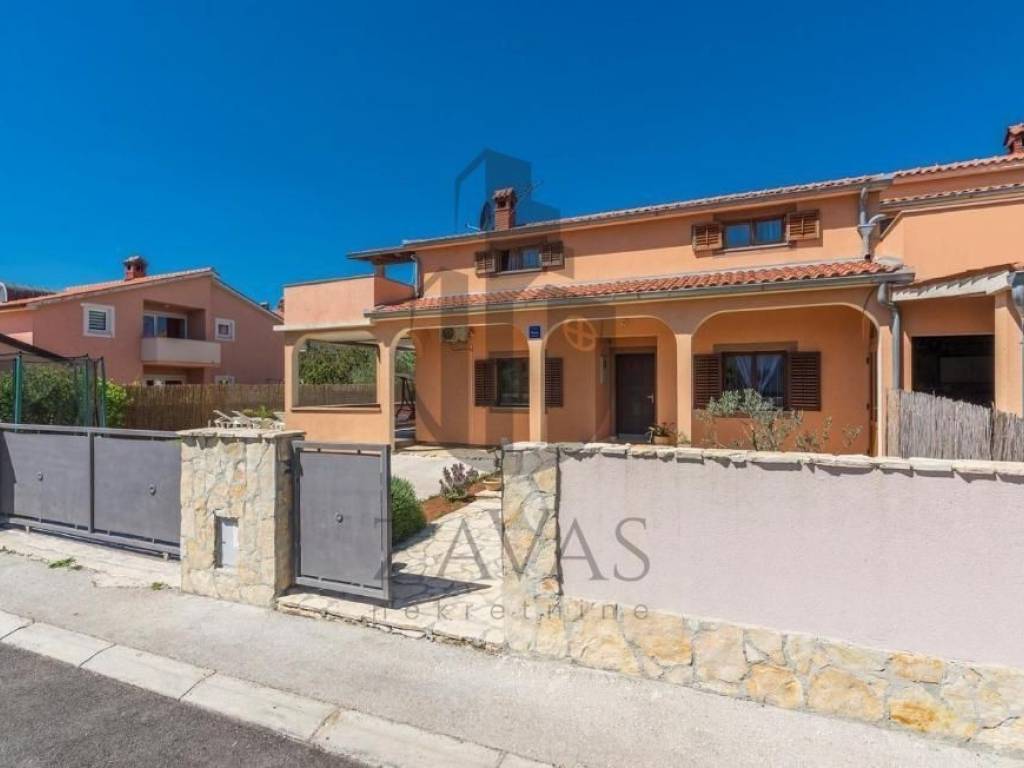 House by the sea, Sale, Pula, Pula