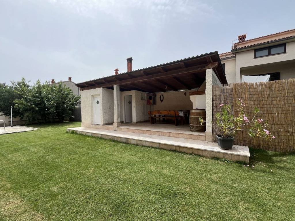 House with apartments, Sale, Marčana, Loborika
