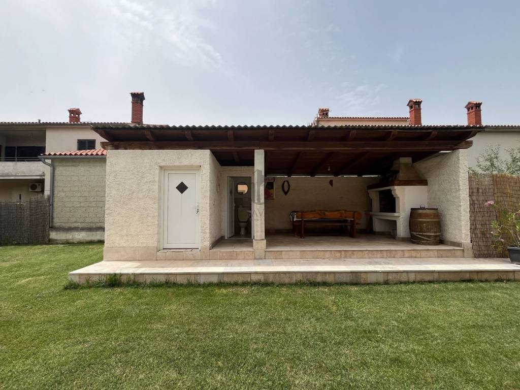 House with apartments, Sale, Marčana, Loborika