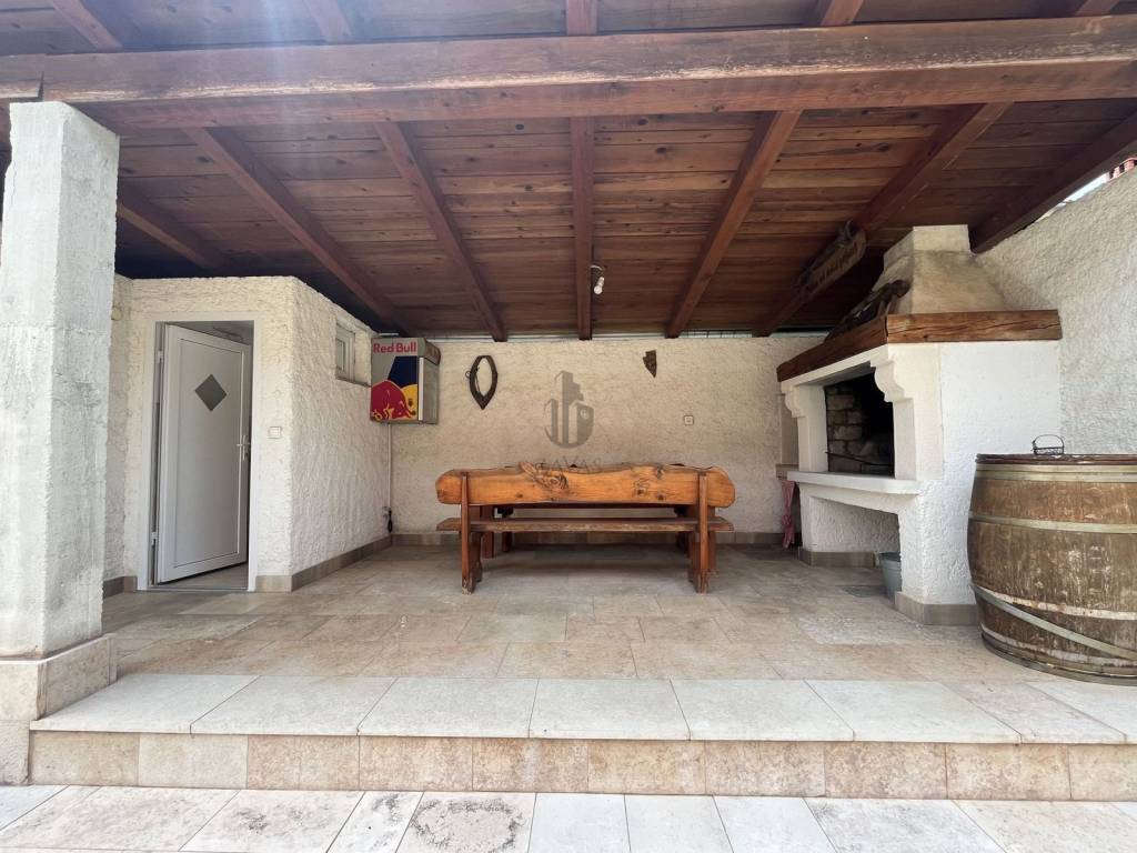 House with apartments, Sale, Marčana, Loborika