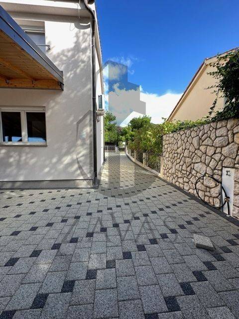 House by the sea, Sale, Rab, Barbat na Rabu