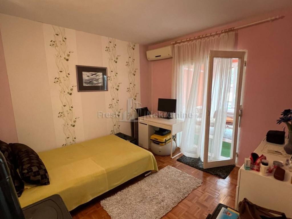 House with apartments, Sale, Vir, Vir