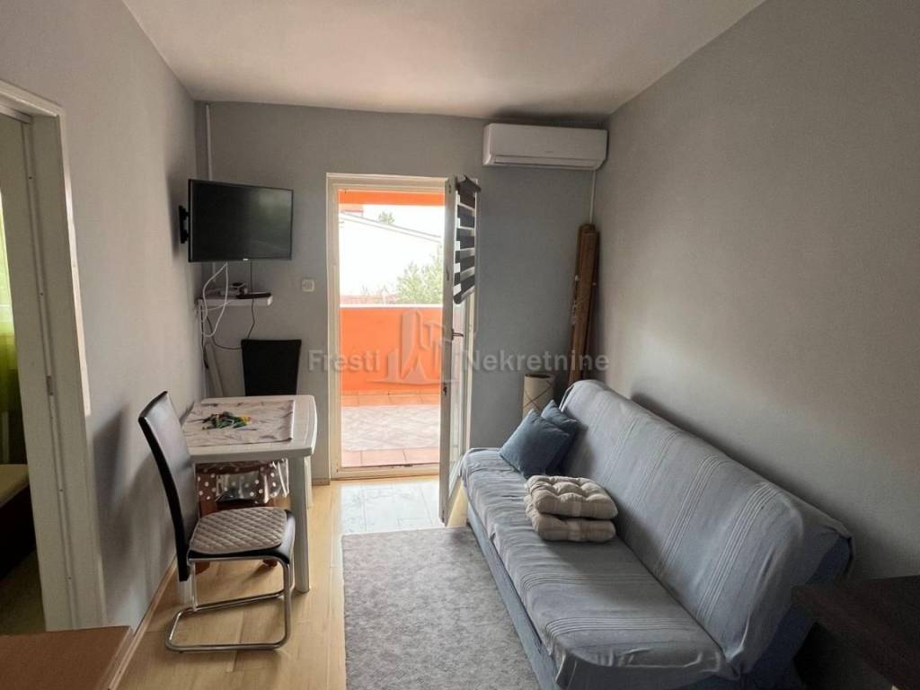 House with apartments, Sale, Vir, Vir