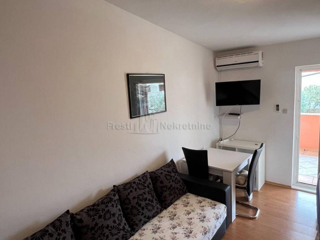 House with apartments, Sale, Vir, Vir