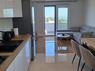 Flat in a new building, Rent, Solin, Japirko