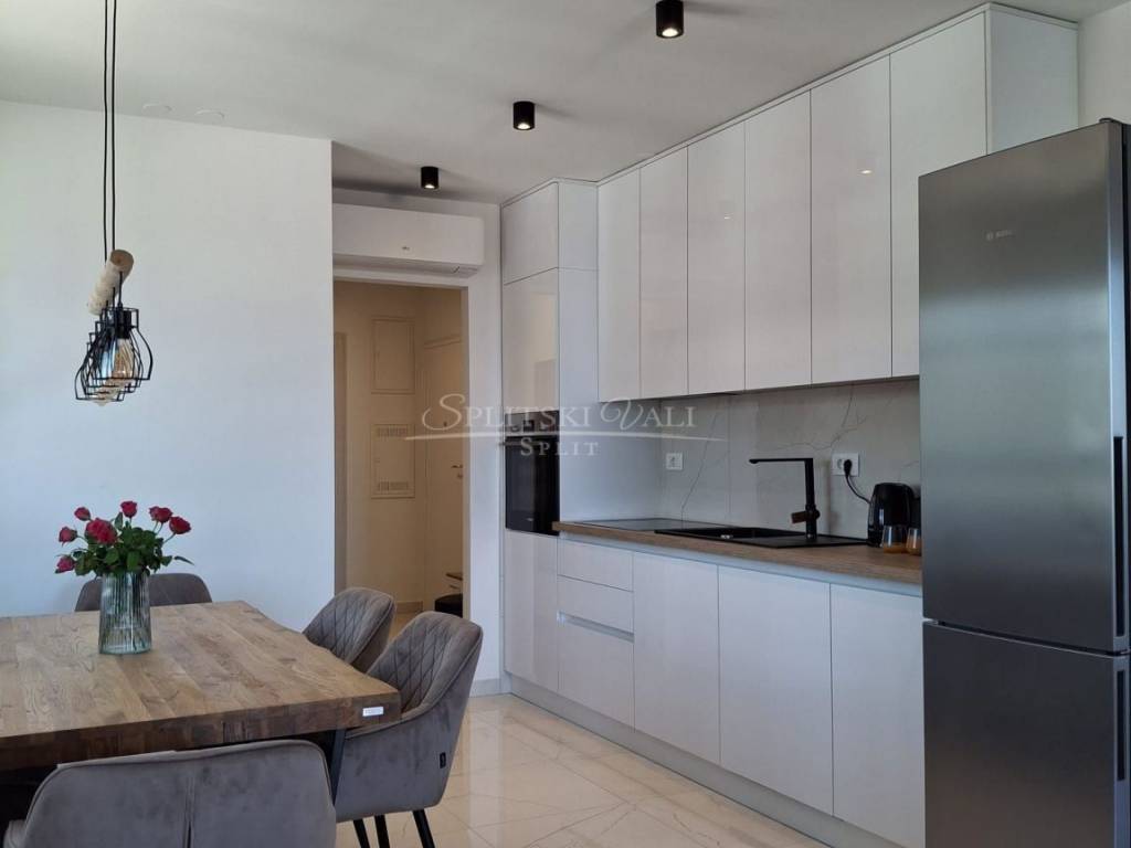 Flat in a new building, Rent, Solin, Japirko