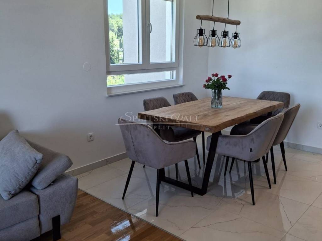 Flat in a new building, Rent, Solin, Japirko