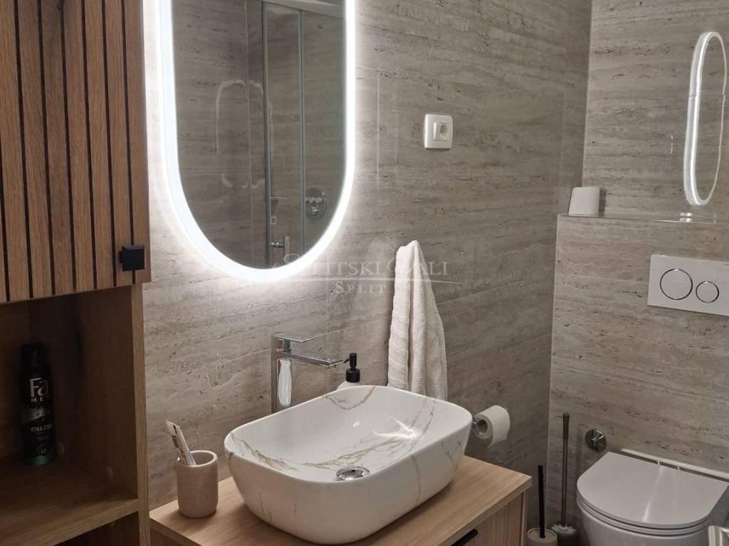 Flat in a new building, Rent, Solin, Japirko