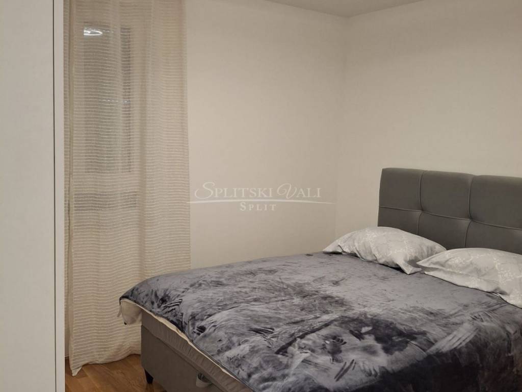 Flat in a new building, Rent, Solin, Japirko