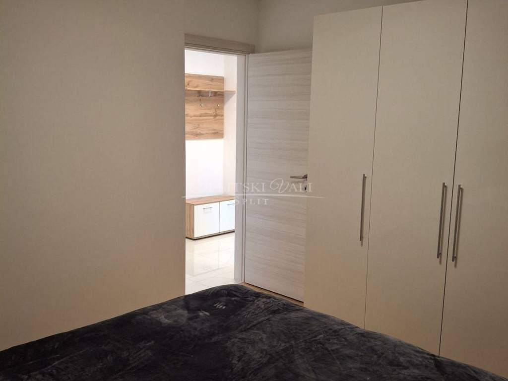 Flat in a new building, Rent, Solin, Japirko