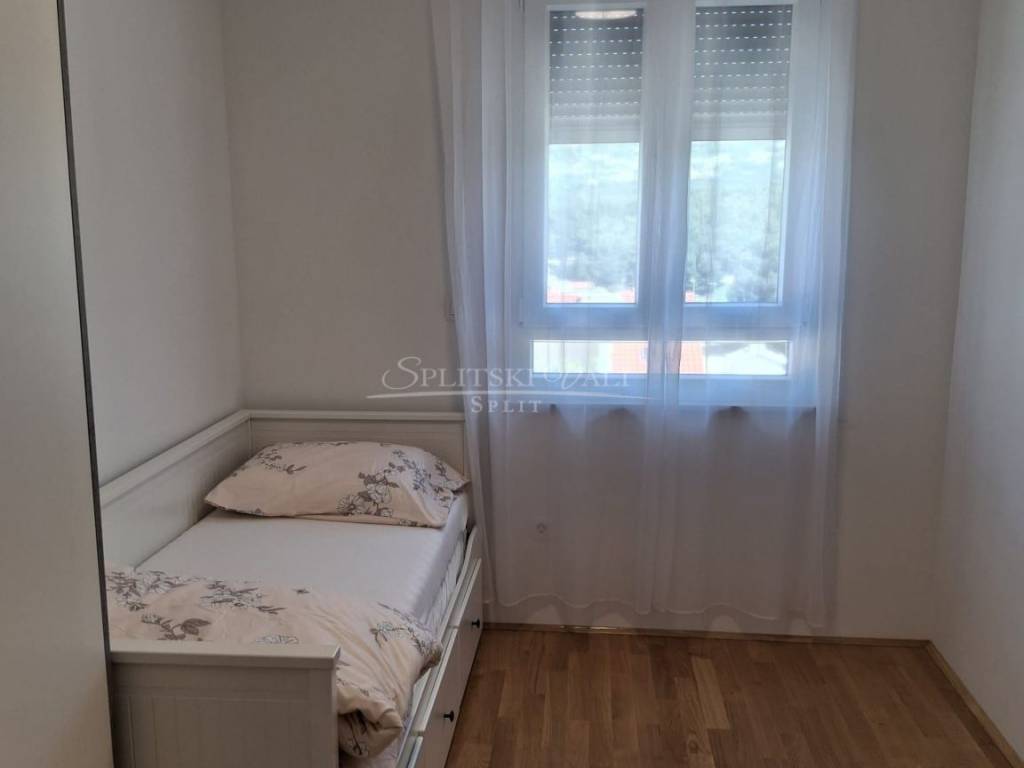 Flat in a new building, Rent, Solin, Japirko