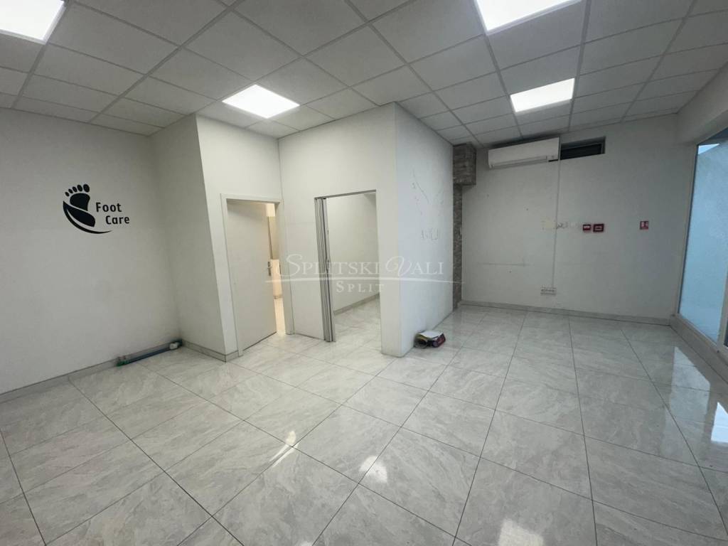 Clinic, Lease, Split, Split