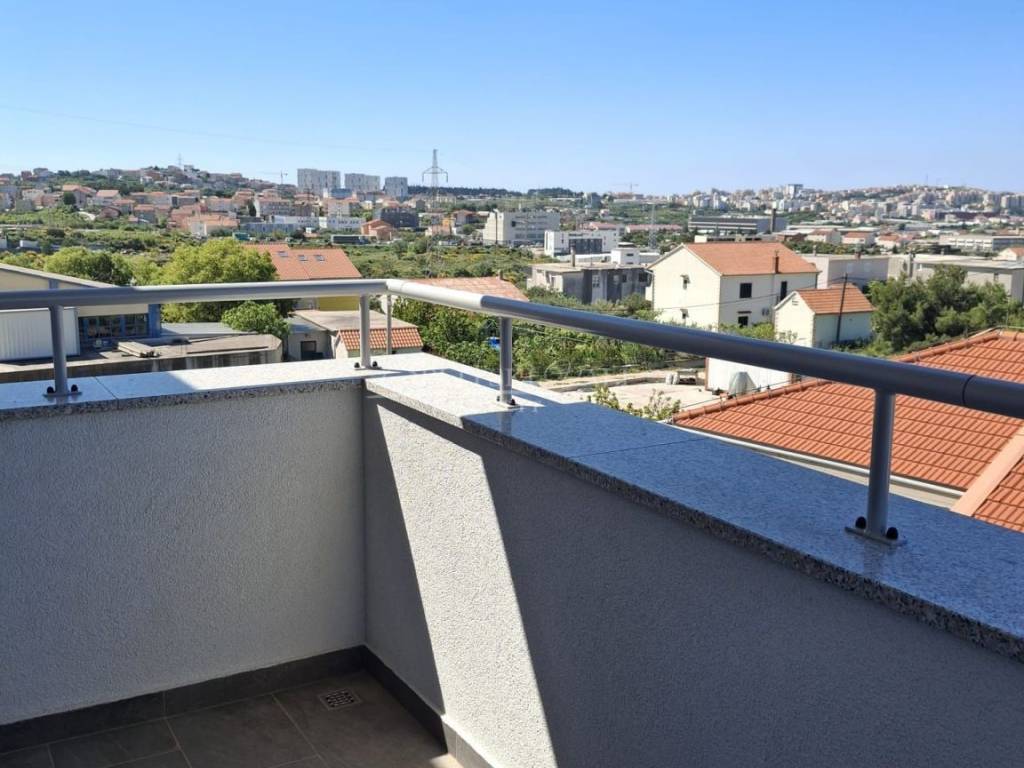 Flat in a new building, Rent, Solin, Japirko