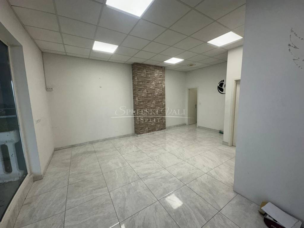 Clinic, Lease, Split, Split