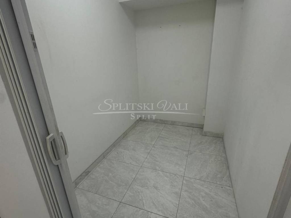 Clinic, Lease, Split, Split