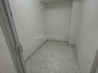 Clinic, Lease, Split, Split