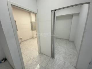 Clinic, Lease, Split, Split