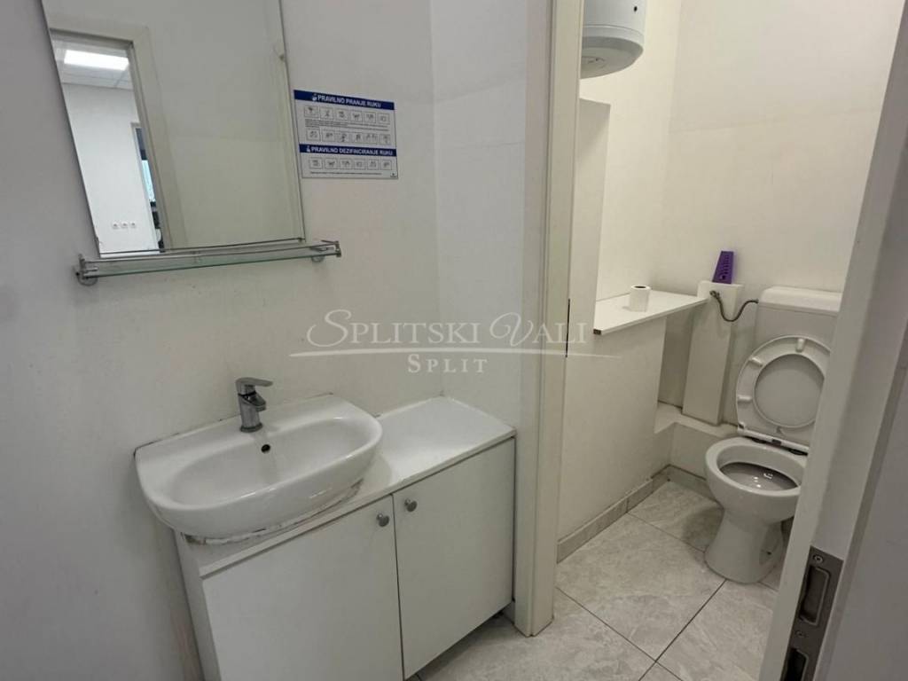 Clinic, Lease, Split, Split