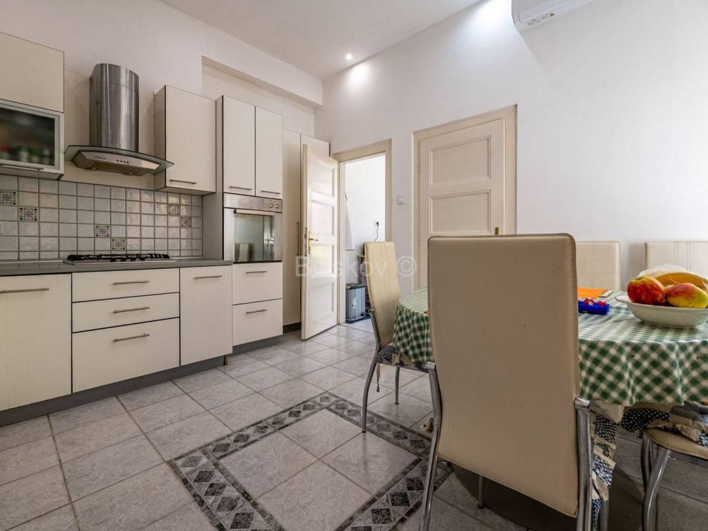 Flat in a building, Sale, Zagreb, Donji Grad
