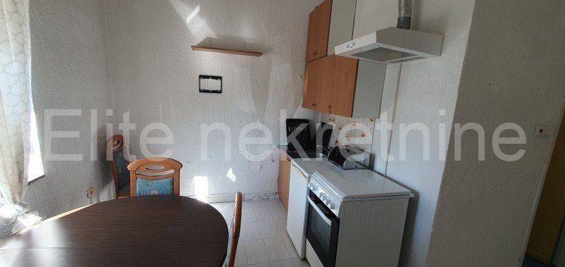 Flat in a house, Rent, Rijeka, Istok