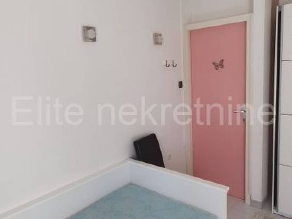 Flat in a house, Rent, Rijeka, Istok