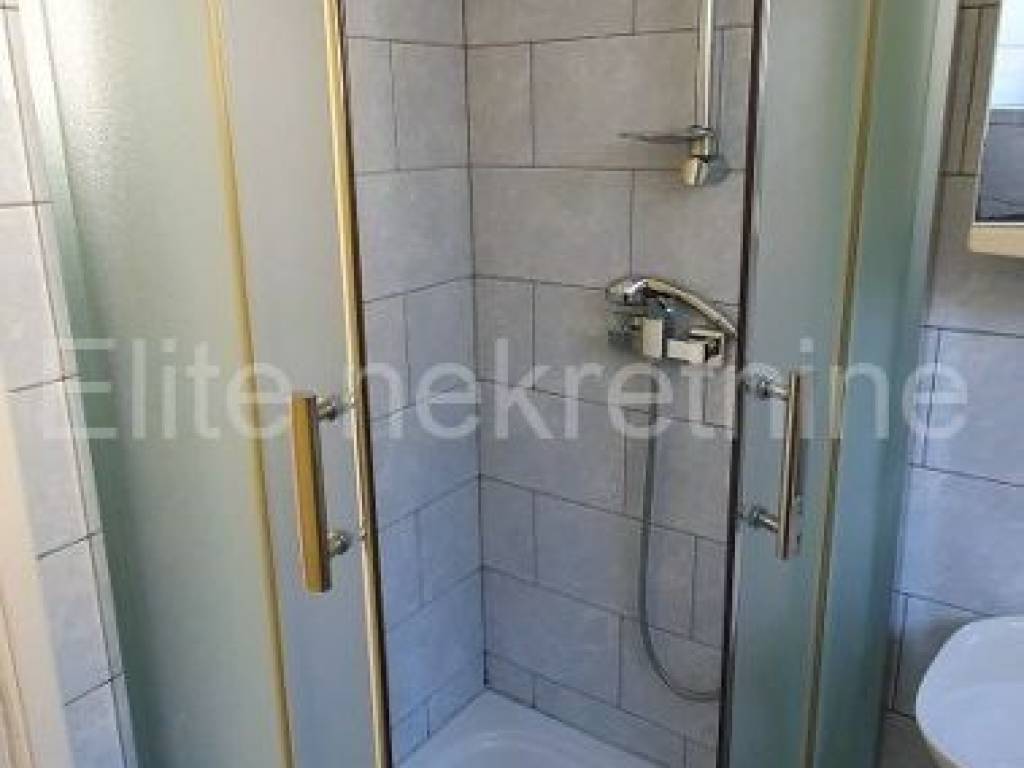 Flat in a house, Rent, Rijeka, Istok