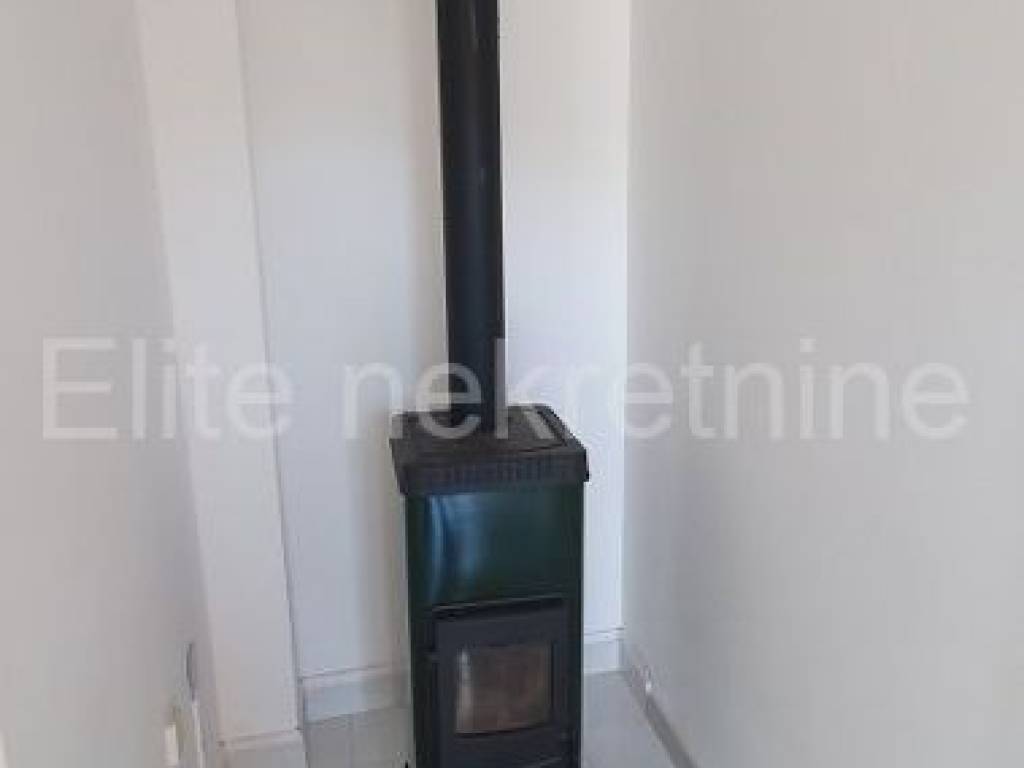 Flat in a house, Rent, Rijeka, Istok