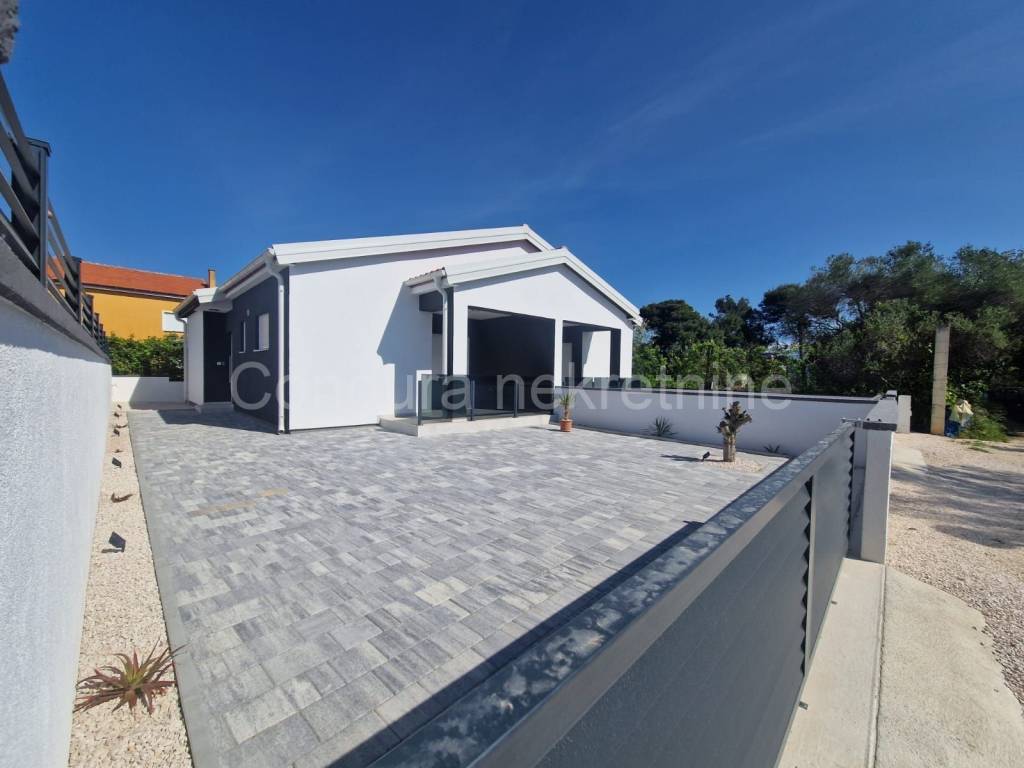 Apartment with a garden, Sale, Vir, Vir