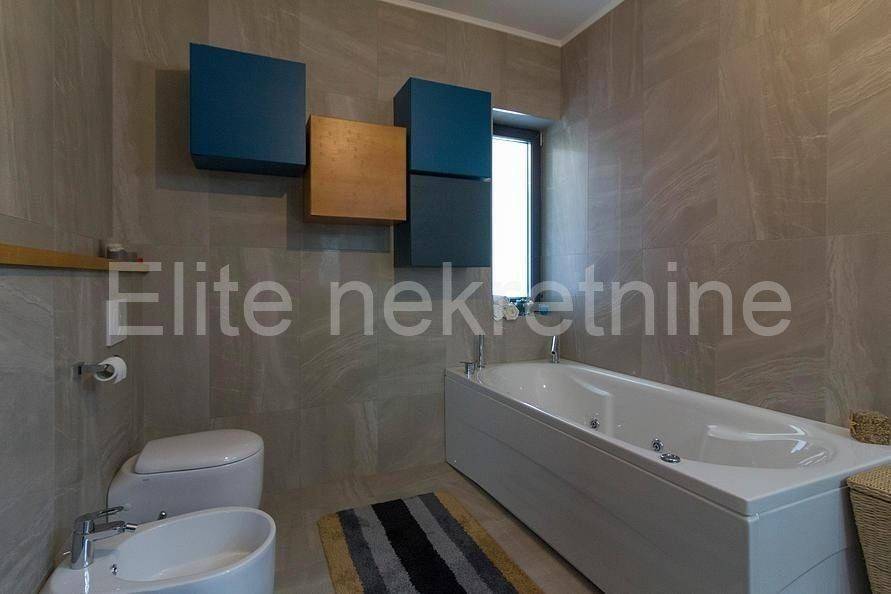 Flat in house, Rent, Kastav, Čikovići