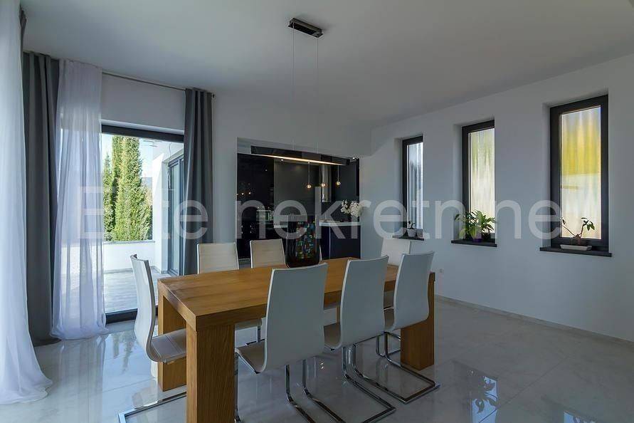 Flat in house, Rent, Kastav, Čikovići