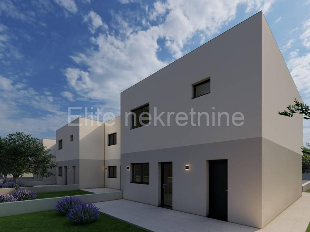 Terraced house, Sale, Rijeka, Istok